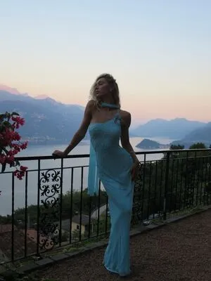 Alexis Ren OnlyFans Leaked Free Thumbnail Picture - #1YTwyV6Bds