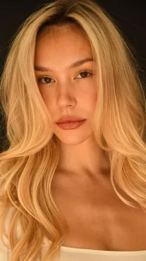 Alexis Ren OnlyFans Leaked Free Thumbnail Picture - #1oChdBs4Vn