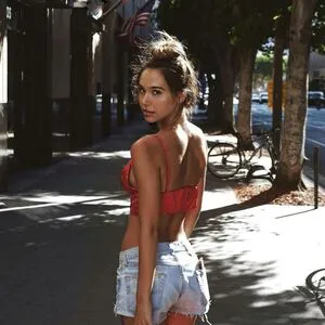 Alexis Ren OnlyFans Leaked Free Thumbnail Picture - #4rxG6M69U1