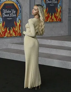 Alexis Ren OnlyFans Leaked Free Thumbnail Picture - #BLb9P9Fas2