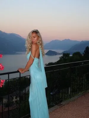 Alexis Ren OnlyFans Leaked Free Thumbnail Picture - #FHtFNixxSD