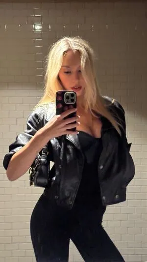 Alexis Ren OnlyFans Leaked Free Thumbnail Picture - #OVaGuleoqk