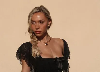 Alexis Ren OnlyFans Leaked Free Thumbnail Picture - #SlaMxB20DG