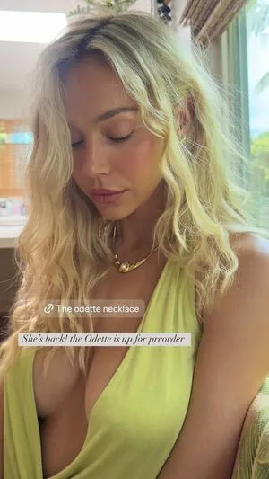 Alexis Ren OnlyFans Leaked Free Thumbnail Picture - #cL29fcg0Tn