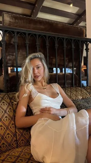Alexis Ren OnlyFans Leaked Free Thumbnail Picture - #doKxxPDK0z