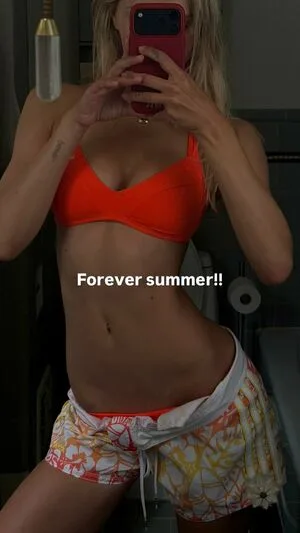 Alexis Ren OnlyFans Leaked Free Thumbnail Picture - #e12AkQ2kHo