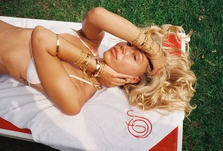 Alexis Ren OnlyFans Leaked Free Thumbnail Picture - #gld0nj94DN