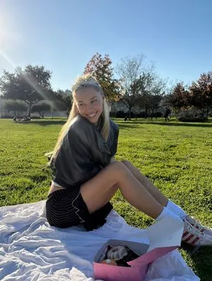 Alexis Ren OnlyFans Leaked Free Thumbnail Picture - #hdccT8H7u3