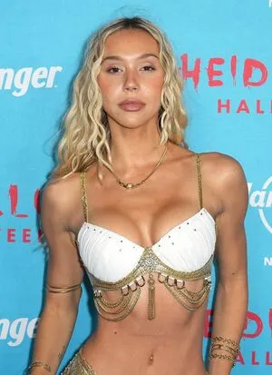 Alexis Ren OnlyFans Leaked Free Thumbnail Picture - #p4zAvg2D78