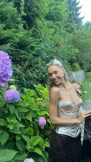 Alexis Ren OnlyFans Leaked Free Thumbnail Picture - #py6k7jf0NC