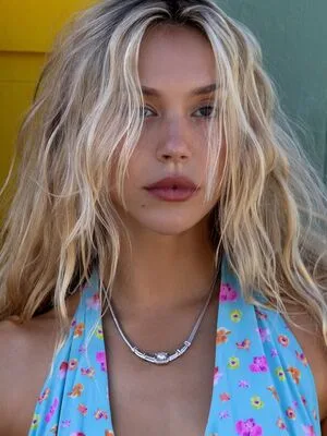 Alexis Ren OnlyFans Leaked Free Thumbnail Picture - #rtIeoorrTw