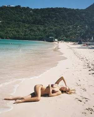 Alexis Ren OnlyFans Leaked Free Thumbnail Picture - #tBiEHUuWyf