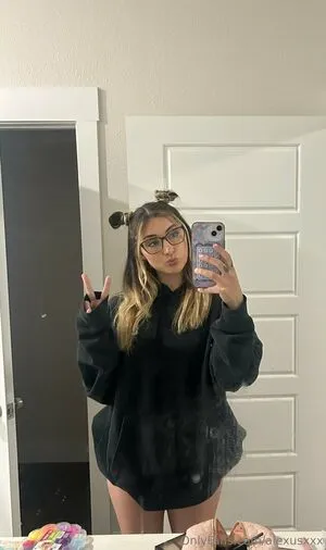 Alexusxxx OnlyFans Leaked Free Thumbnail Picture - #8H15c68woh