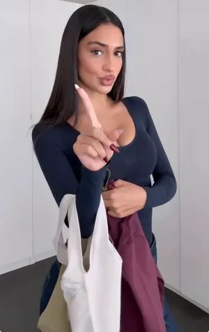 Aleynaoezcan OnlyFans Leaked Free Thumbnail Picture - #2RRPmCtyA5