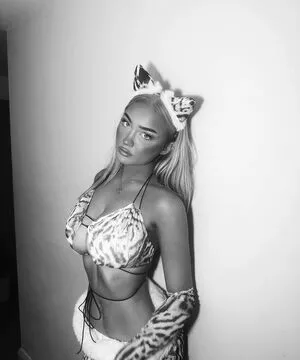 Alice Amber Huntley OnlyFans Leaked Free Thumbnail Picture - #x0Z16Y9ivo