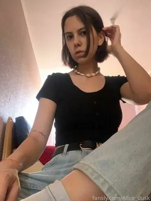 Alice Dusk OnlyFans Leaked Free Thumbnail Picture - #4iDV1BUk3x
