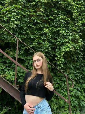 Alice In Wonderland18 OnlyFans Leaked Free Thumbnail Picture - #LLORFD2nch