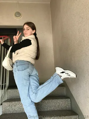 Alice In Wonderland18 OnlyFans Leaked Free Thumbnail Picture - #a2vlLwK4Db