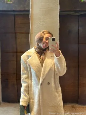 Alice Pearson OnlyFans Leaked Free Thumbnail Picture - #4II1DbSetd