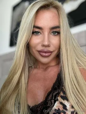 Alicedollyua OnlyFans Leaked Free Thumbnail Picture - #2PLblRq8iO