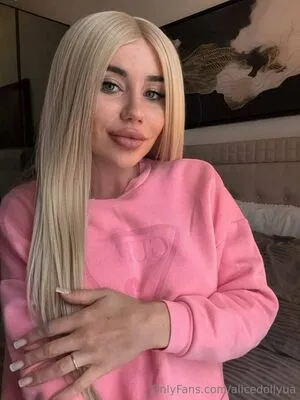 Alicedollyua OnlyFans Leaked Free Thumbnail Picture - #5iU4R10DX3