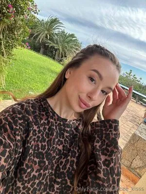 Alicee Kisss OnlyFans Leaked Free Thumbnail Picture - #KGhDQUt0M1