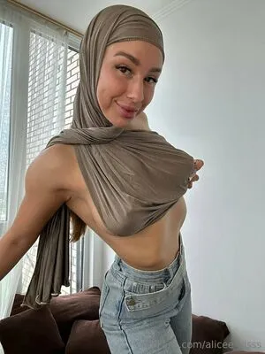 Alicee Kisss OnlyFans Leaked Free Thumbnail Picture - #L1SbcUn6m7