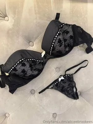 Aliceebrookees OnlyFans Leaked Free Thumbnail Picture - #zMSPQIIfgA