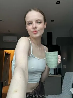 Aliceeeeeeeeeeeeee OnlyFans Leaked Free Thumbnail Picture - #sR2ShZ9suN