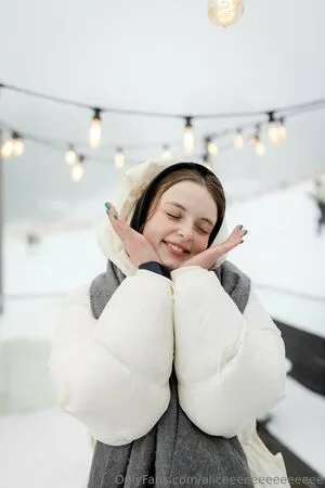 Aliceeeeeeeeeeeeee OnlyFans Leaked Free Thumbnail Picture - #x8s3lM4WiZ