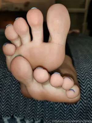 Alicefrenchfeet OnlyFans Leaked Free Thumbnail Picture - #AERipaB47l