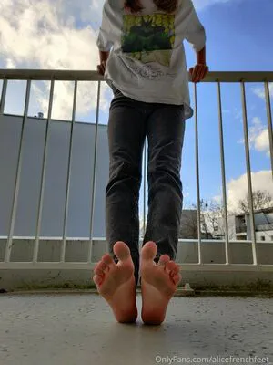 Alicefrenchfeet OnlyFans Leaked Free Thumbnail Picture - #D4XwutzgBE