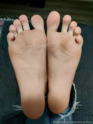 Alicefrenchfeet OnlyFans Leaked Free Thumbnail Picture - #HMiAwL0V20