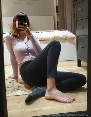 Alicefrenchfeet OnlyFans Leaked Free Thumbnail Picture - #Hndy4S4dh4