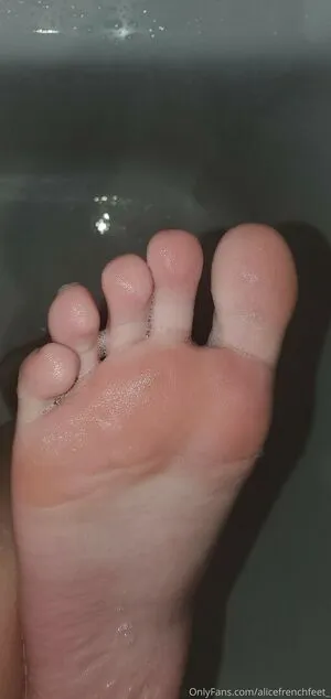 Alicefrenchfeet OnlyFans Leaked Free Thumbnail Picture - #LaDnwriaEN