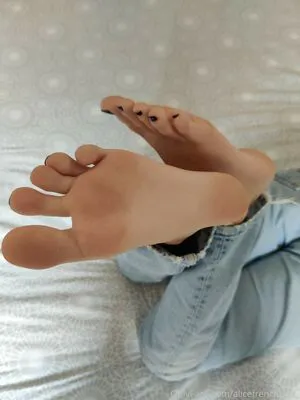 Alicefrenchfeet OnlyFans Leaked Free Thumbnail Picture - #bnxsUhXUi5