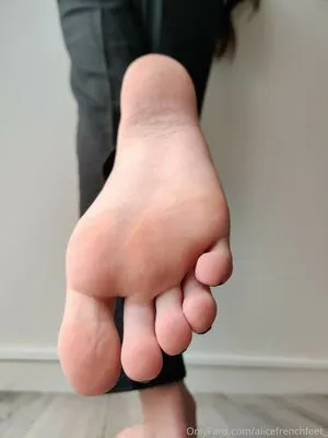 Alicefrenchfeet OnlyFans Leaked Free Thumbnail Picture - #deaNsofYlg
