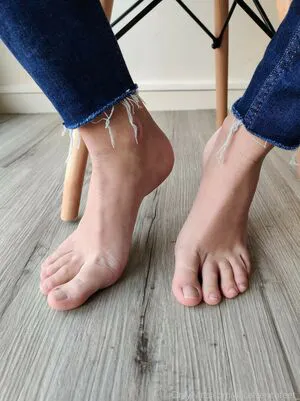 Alicefrenchfeet OnlyFans Leaked Free Thumbnail Picture - #kmkpGequ9e