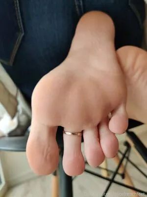Alicefrenchfeet OnlyFans Leaked Free Thumbnail Picture - #z31tnlAOOh