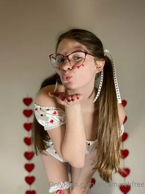 Alicemarchfree OnlyFans Leaked Free Thumbnail Picture - #5BhaSBlNe3