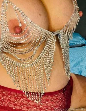 Alicemilks OnlyFans Leaked Free Thumbnail Picture - #Y83E6U79hz