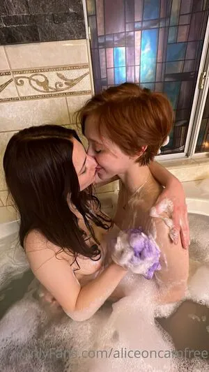 Aliceoncamfree OnlyFans Leaked Free Thumbnail Picture - #4IxMHNb8ud