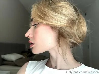Aliceshea OnlyFans Leaked Free Thumbnail Picture - #3UhrGXcpy1