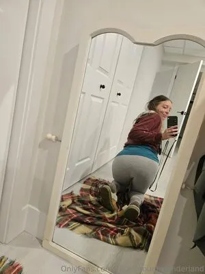 Alicethroughwonderland OnlyFans Leaked Free Thumbnail Picture - #tBnanTITII