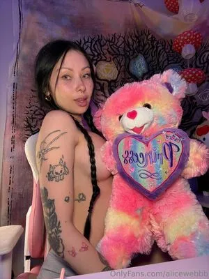 Alicewebbb OnlyFans Leaked Free Thumbnail Picture - #QdUQ0EUiks