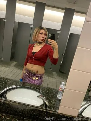Alicexatrocity OnlyFans Leaked Free Thumbnail Picture - #G4BrkQ53n1