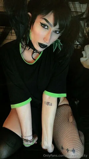 Alicexatrocity OnlyFans Leaked Free Thumbnail Picture - #fpXAlFedHG