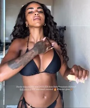 Alicia Awa OnlyFans Leaked Free Thumbnail Picture - #1S8Co0B120