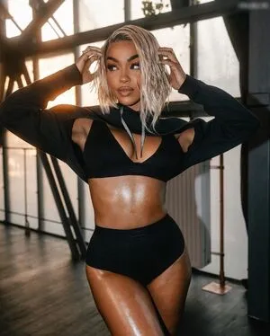 Alicia Awa OnlyFans Leaked Free Thumbnail Picture - #4DFlD8Kp0d