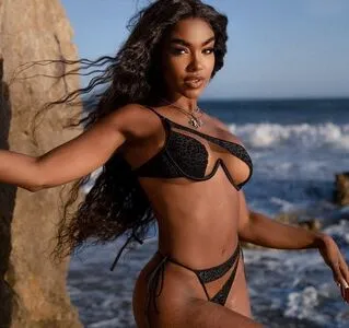 Alicia Awa OnlyFans Leaked Free Thumbnail Picture - #C3QI1Ar1u9